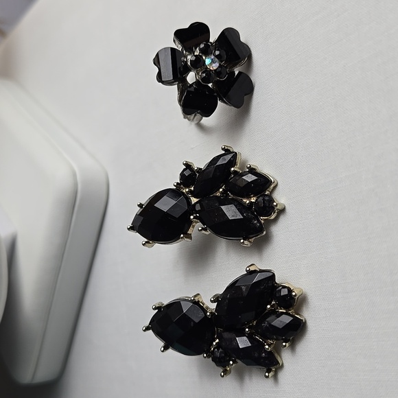 Vintage Black Floral Ring and Earrings Set - Picture 17 of 17